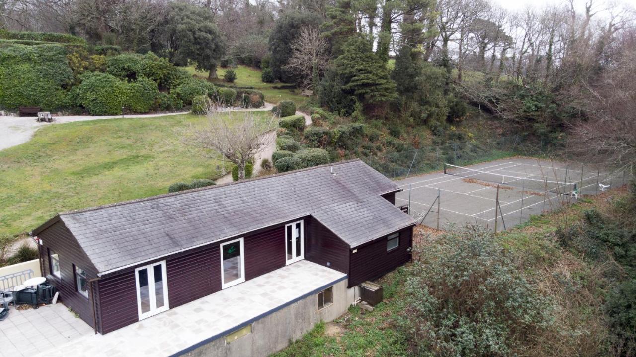 Park Club With Swimming Pool &